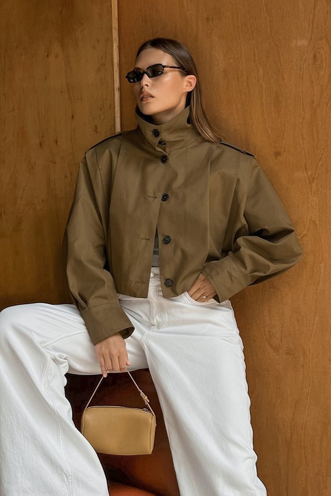 Abigail geplooide kraag jas